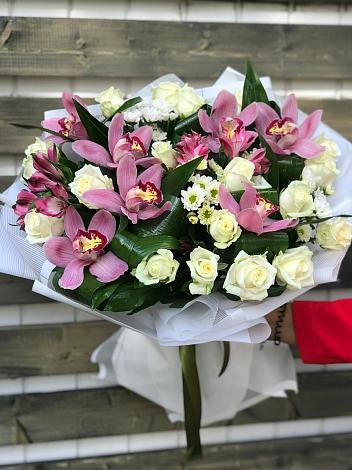 Букет цветов из: Розы и Хризантемы в Майский