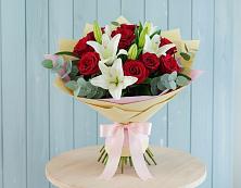 Букет цветов из:  Лилии и Розы в Майский