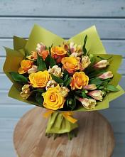 Букет цветов из:  Альстромерии и Розы в Майский