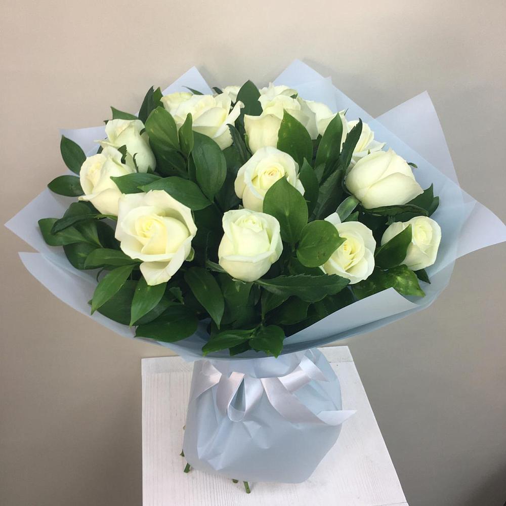 Букет 15 Белых роз Проуд в Майский