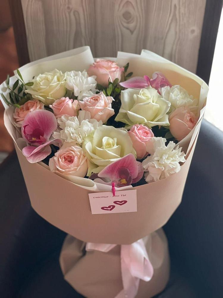 Букет цветов из: Орхидеи, Розы и Гвоздики в Майский