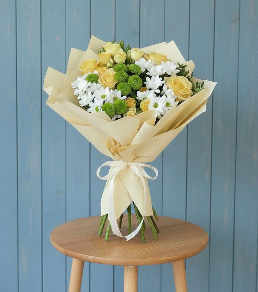 Букет цветов из: Хризантемы и Розы в Майский