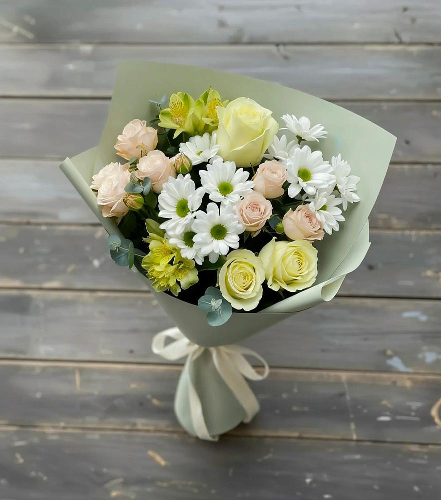 Букет цветов из: Альстромерии, Розы и Хризантемы в Майский
