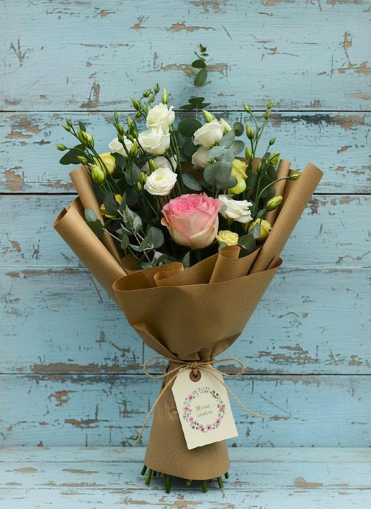 Букет цветов из: Розы и Лизиантусы в Майский