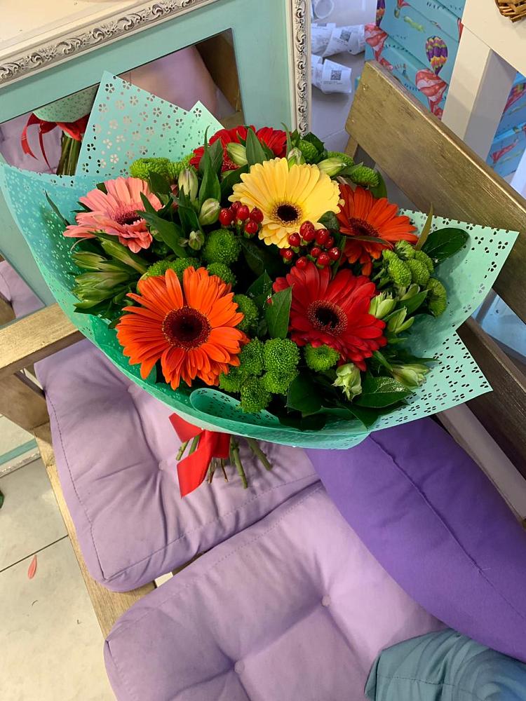 Букет цветов из: Герберы, Хризантемы и Альстромерии в Майский