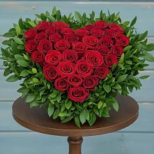 Цветочная композиция из Розы в виде сердца #REPLACE_PRED# Майский