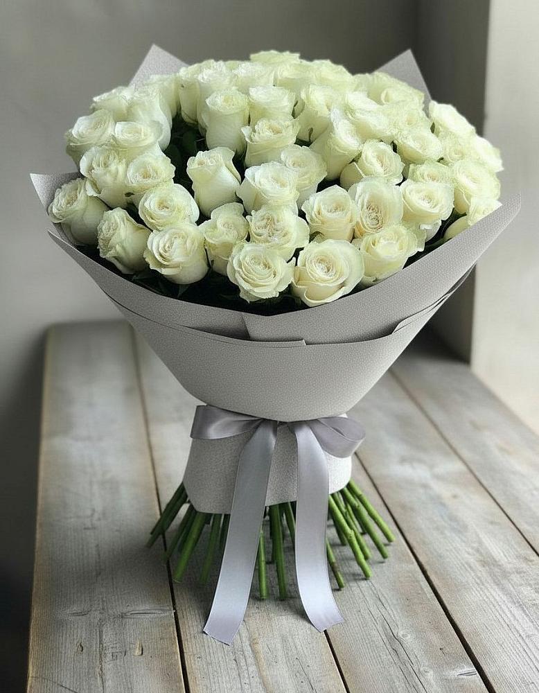 Букет 35 Белых роз в Майский