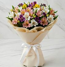 Букет цветов из:  Альстромерии в Майский