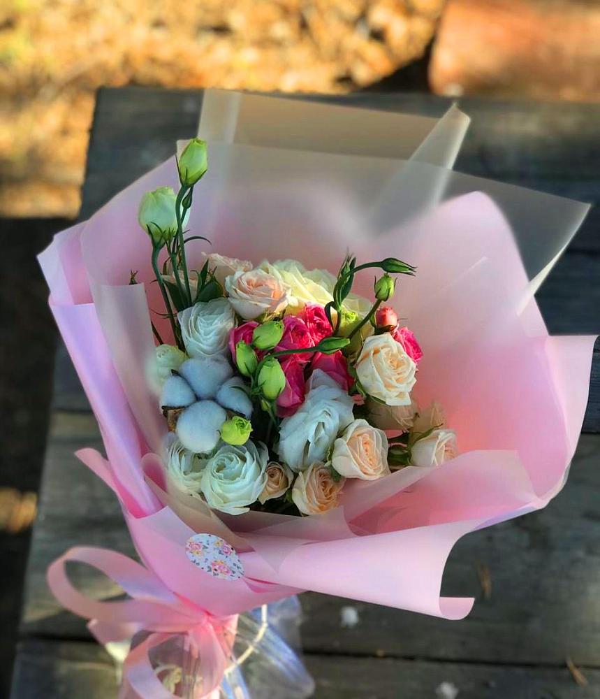 Букет цветов из: Розы и Лизиантусы в Майский