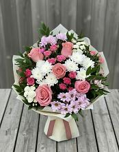 Букет цветов из:  Альстромерии, Гвоздики, Розы и Хризантемы в Майский