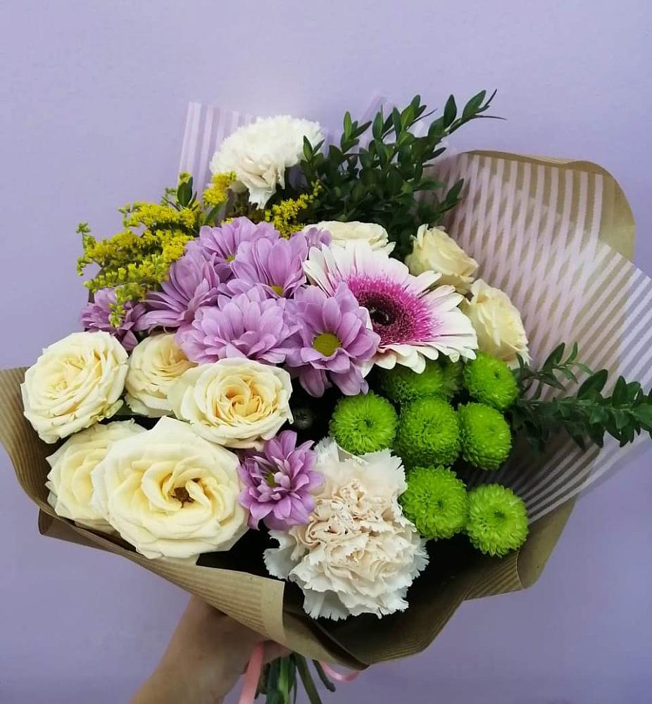 Букет цветов из: Хризантемы, Розы, Гвоздики и Герберы в Майский