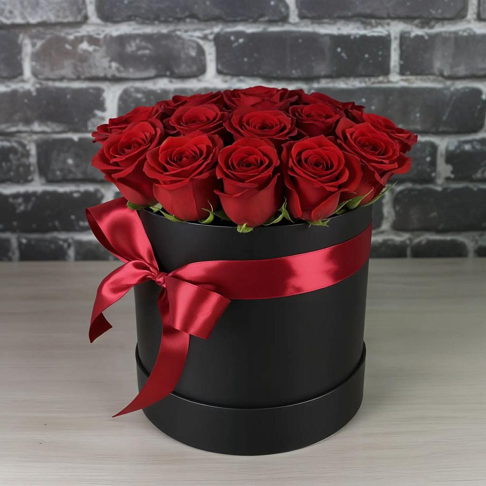 Цветочная композиция из Розы в шляпной коробке в Майский