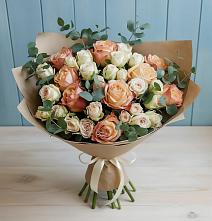 Букет цветов из:  Альстромерии и Розы в Майский