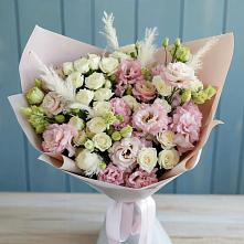 Букет цветов из:  Альстромерии и Розы в Майский