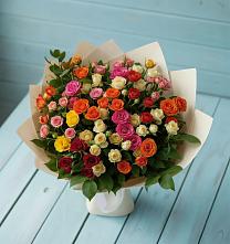 Букет Микс из разноцветных кустовых роз в Майский