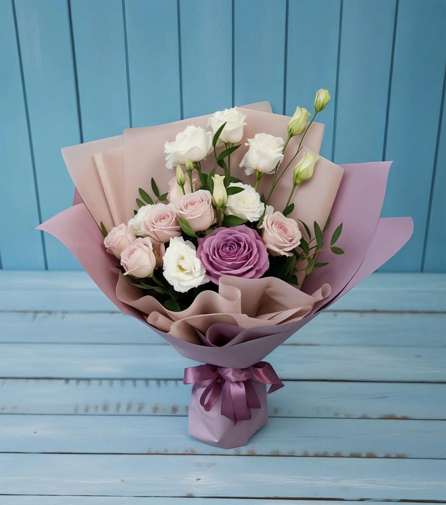 Букет цветов из: Розы и Лизиантусы в Майский