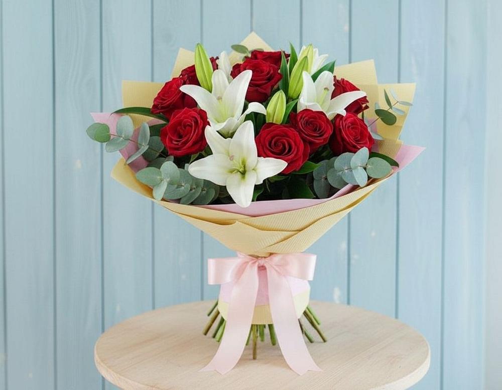 Букет цветов из: Лилии и Розы в Майский